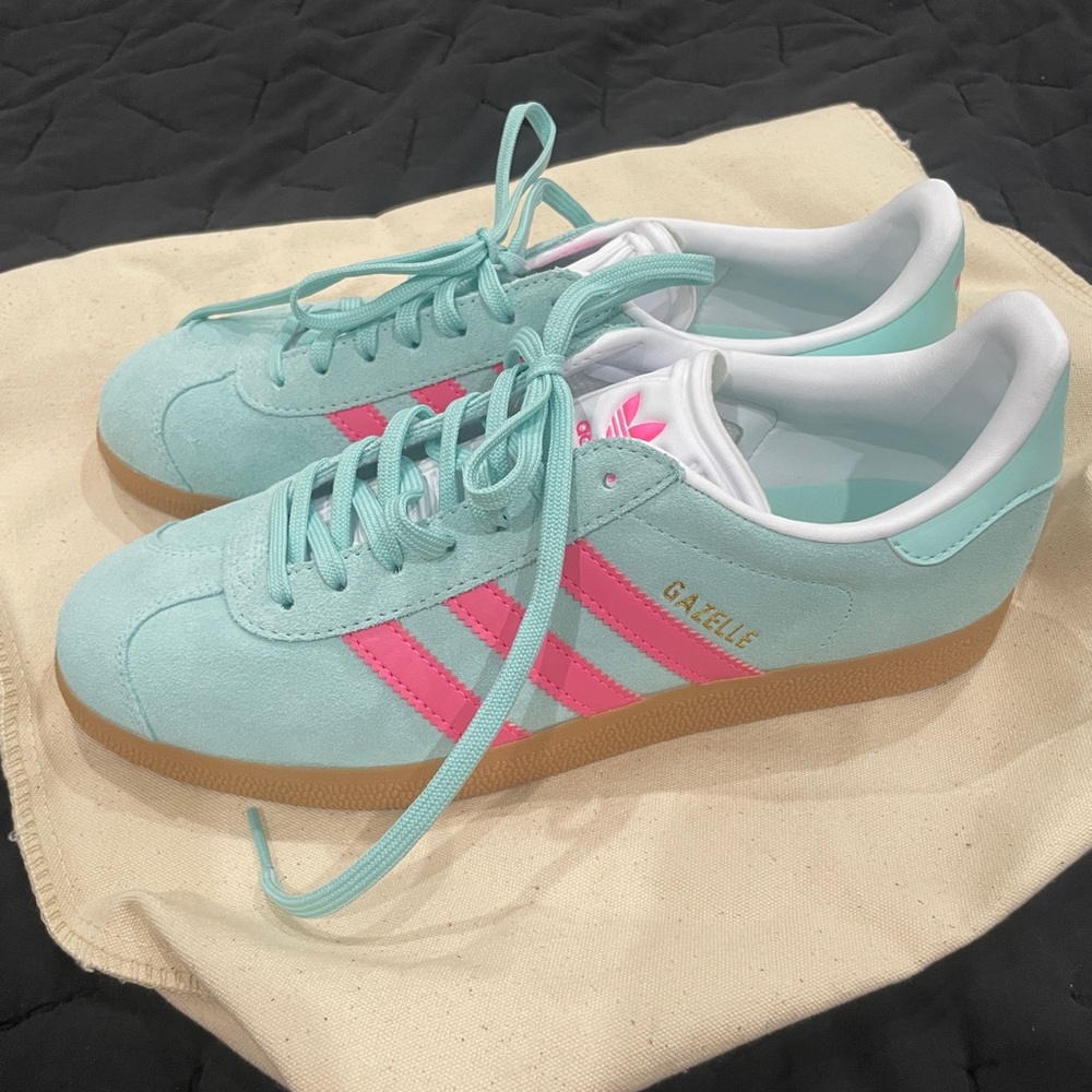 NWOT- Adidas Originals Gazelle